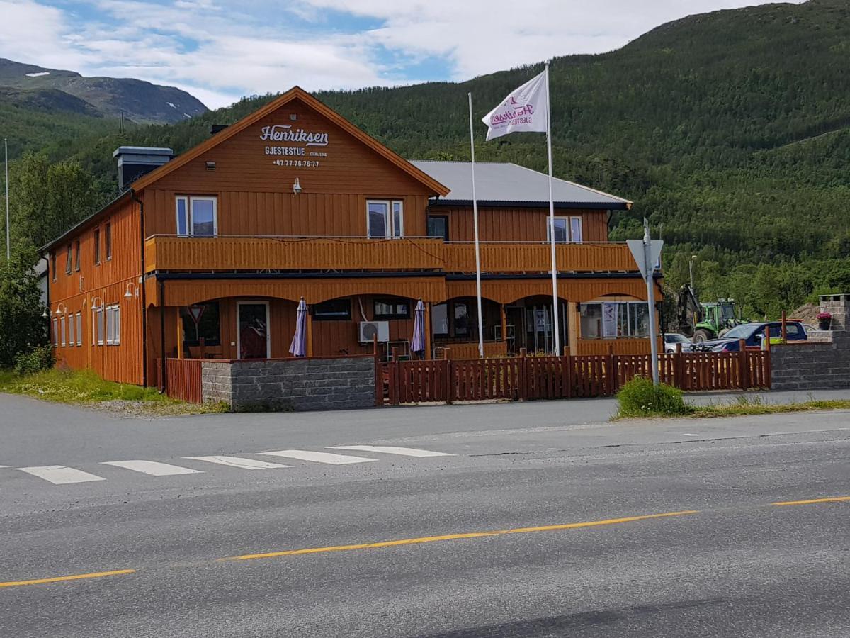 Henriksen Gjestestue Sørkjosen Exterior foto